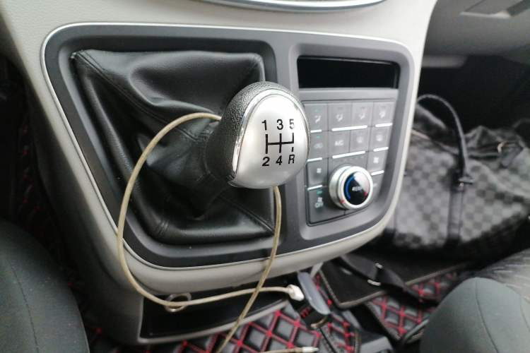 Used JAC Refine M4 2019 Joyful Series 2.0L Manual Comfort Model China VI Standard Gear Lever