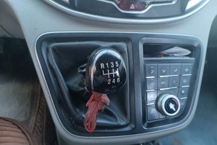 Used JAC Refine M4 2019 Business & Travel Series 1.9T Diesel Manual Comfort Model Gear Lever