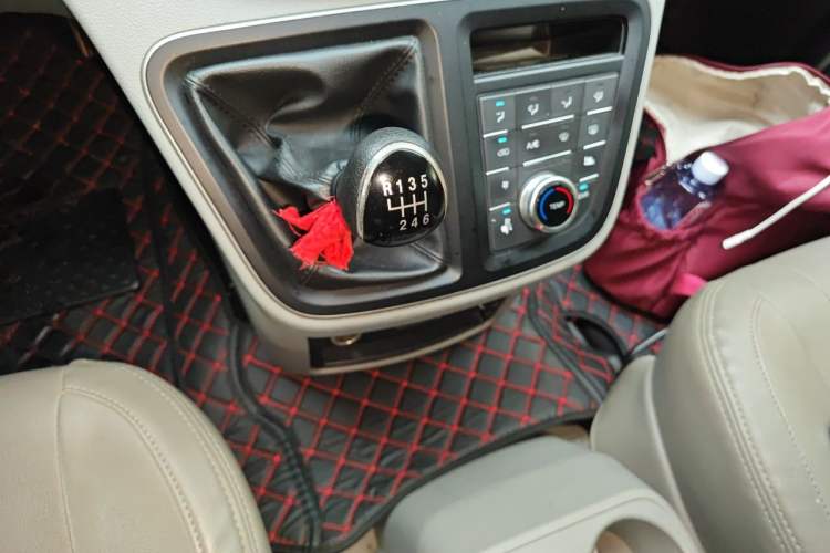 Used JAC Refine M4 2019 Business Series 1.9T Diesel Manual Business Edition Gear Lever