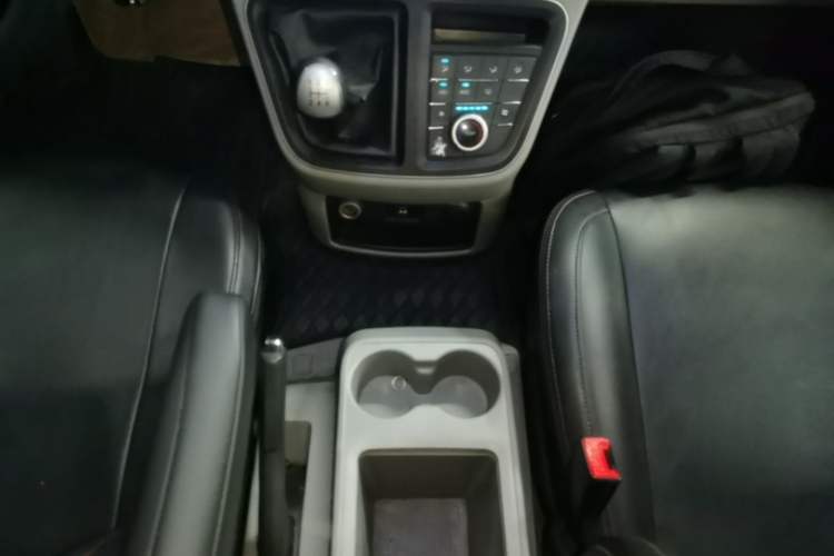 Used JAC Refine M4 2019 Business & Travel Series 2.0L Manual Comfort Model China V Standard Gear Lever