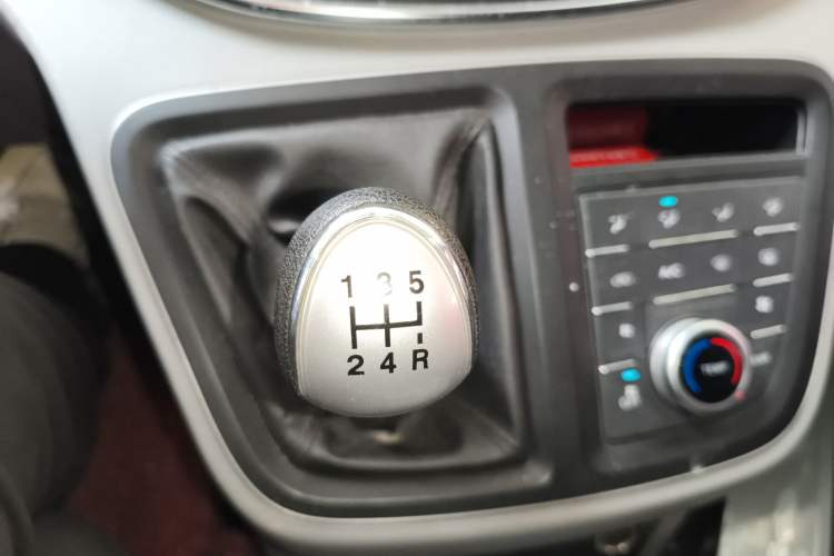 Used JAC Refine M4 2019 Joyful Series 2.0L Manual Business Model China VI Gear Lever