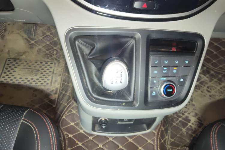 Used JAC Refine M4 2019 Business & Travel Series 2.0L Manual Comfort Model China VI Gear Lever