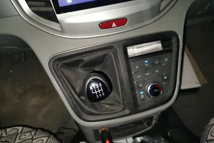 Used JAC Refine M4 2019 Business & Travel Series 1.9T Diesel Manual Comfort Model Gear Lever