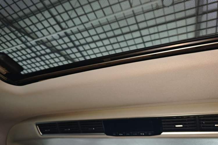 Used JAC Refine M4 2019 Business Series 2.0L Manual - China VI Standard Headliner