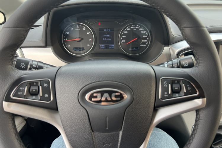 Used JAC Refine M4 2019 Business Series 2.0L Manual - China VI Standard Interior 2