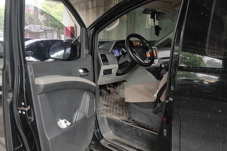 Used JAC Refine M4 2019 Business & Travel Series 2.0L Manual Comfort Model China VI Interior 3