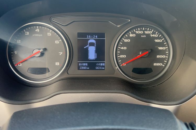 Used JAC Refine M4 2019 Business Series 2.0L Manual - China VI Standard Odometer Close Up