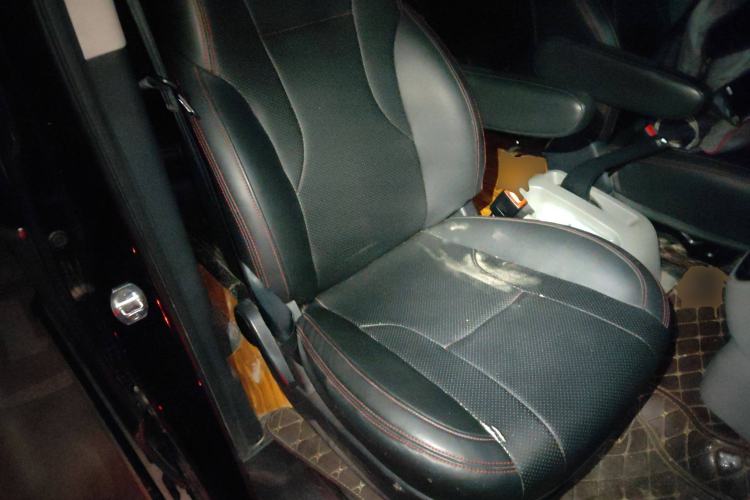 Used JAC Refine M4 2019 Business & Travel Series 2.0L Manual Comfort Model China VI Right Front Seat
