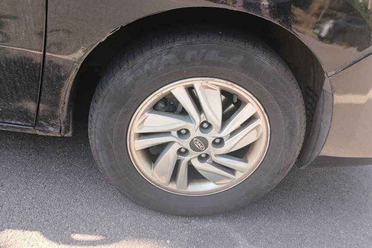 Used JAC Refine M4 2019 Business & Travel Series 1.9T Diesel Manual Comfort Model Right Front Wheel Hub