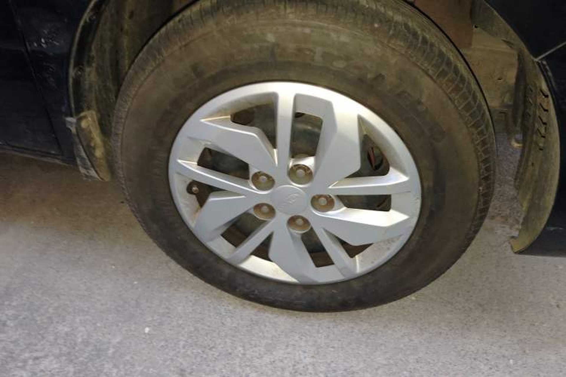 Used JAC Refine M4 2019 Business & Travel Series 1.9T Diesel Manual Comfort Model Right Front Wheel Hub