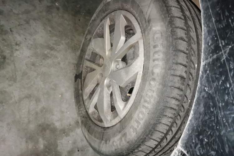 Used JAC Refine M4 2019 Business & Travel Series 1.9T Diesel Manual Comfort Model Right Front Wheel Hub