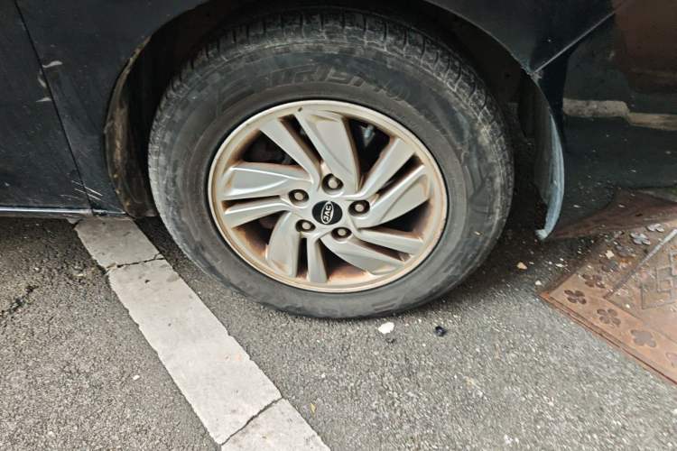 Used JAC Refine M4 2019 Business & Travel Series 2.0L Manual Comfort Model China VI Right Front Wheel Hub