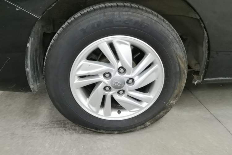 Used JAC Refine M4 2019 Business & Travel Series 2.0L Manual Comfort Model China V Standard Right Rear Wheel Hub