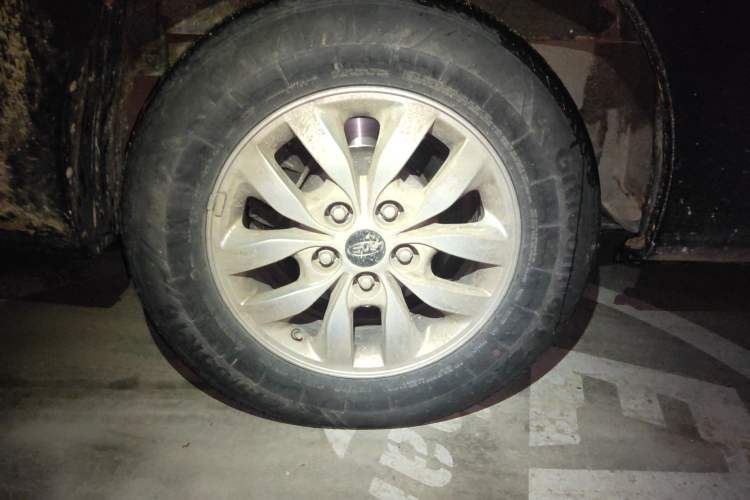 Used JAC Refine M4 2019 Business & Travel Series 2.0L Manual Comfort Model China VI Right Rear Wheel Hub