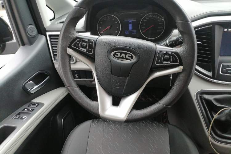 Used JAC Refine M4 2019 Joyful Series 2.0L Manual Comfort Model China VI Standard Steering Wheel