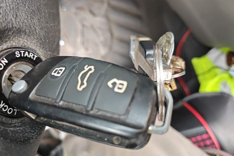 Used JAC Refine M4 2019 Business Series 2.0L Manual - China VI Standard Vehicle Key