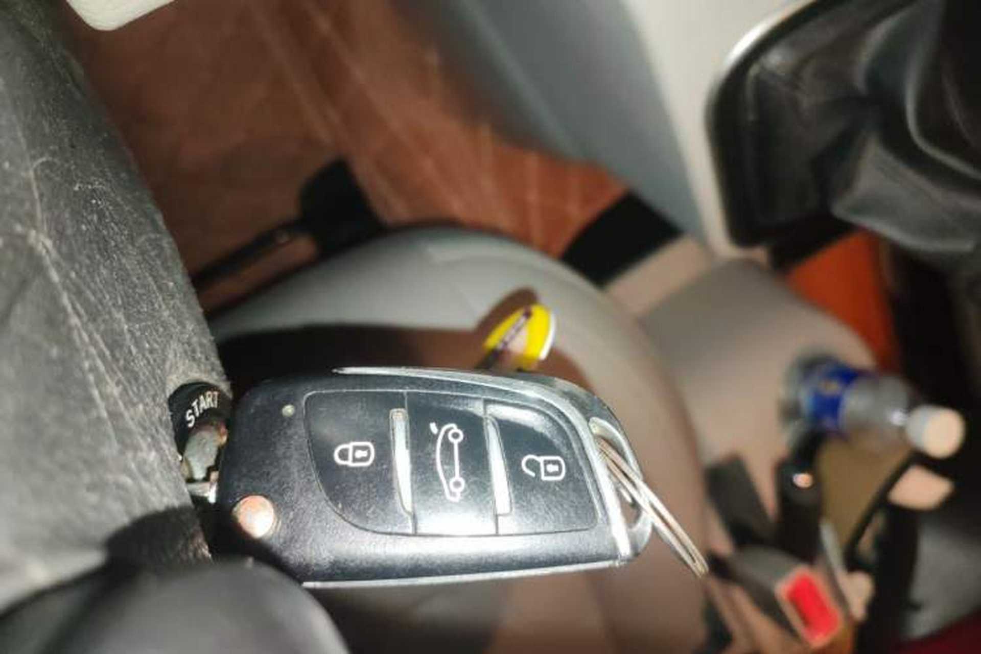 Used JAC Refine M4 2019 Business & Travel Series 2.0L Manual Comfort Model China V Standard Vehicle Key