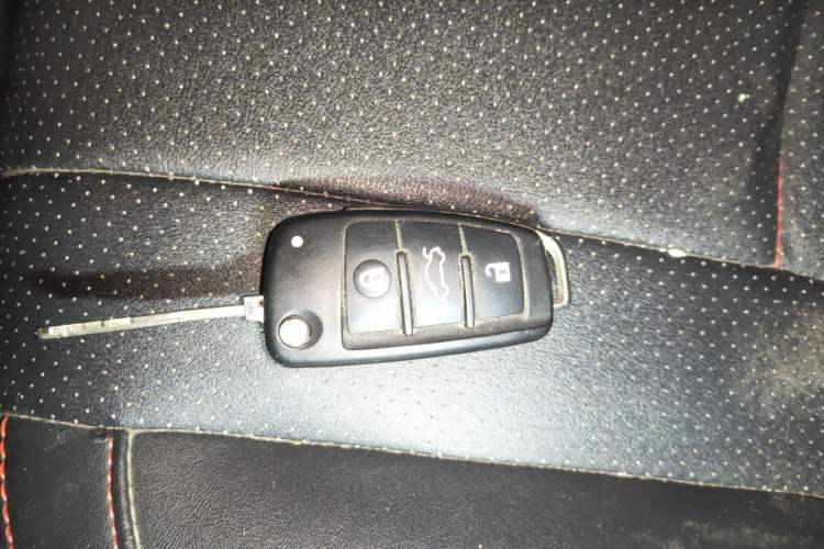 Used JAC Refine M4 2019 Business & Travel Series 2.0L Manual Comfort Model China VI Vehicle Key