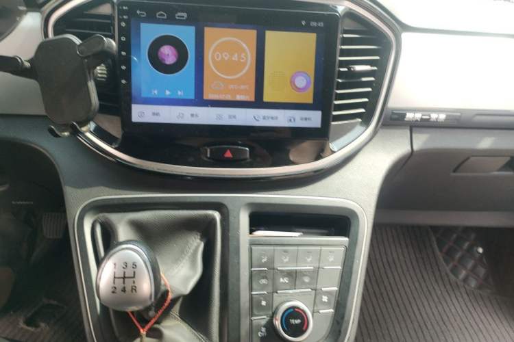 Used JAC Refine M4 2019 Business & Travel Series 2.0L Manual Speed Edition China VI Standard Audio And AC Panel