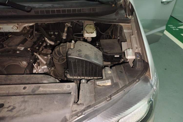 Used JAC Refine M4 2019 2.0T DCT Executive Edition Engine Bay Left