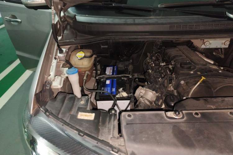 Used JAC Refine M4 2019 2.0T DCT Executive Edition Engine Bay Right