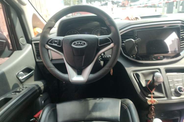 Used JAC Refine M4 2019 Business & Travel Series 2.0L Manual Speed Edition China VI Standard Steering Wheel