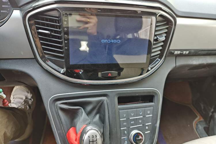 Used JAC Refine M4 2019 Business & Travel Series 2.0L Manual Speed Edition China VI Standard Audio And AC Panel