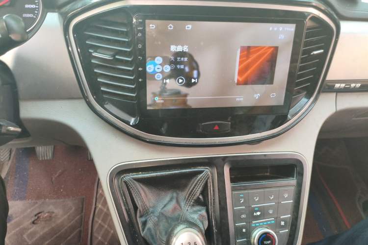 Used JAC Refine M4 2019 Business & Travel Series 2.0L Manual Comfort Model China VI Audio And AC Panel