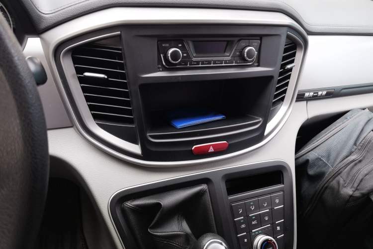 Used JAC Refine M4 2019 Business & Travel Series 2.0L Manual Comfort Model China V Standard Audio And AC Panel