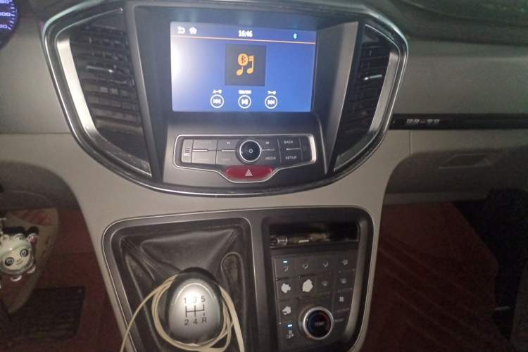Used JAC Refine M4 2019 Business & Travel Series 2.0L Manual Speed Delivery Version China V Standard Audio And AC Panel