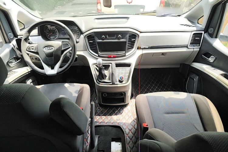 Used JAC Refine M4 2019 Business & Travel Series 2.0L Manual Comfort Model China VI Center Console