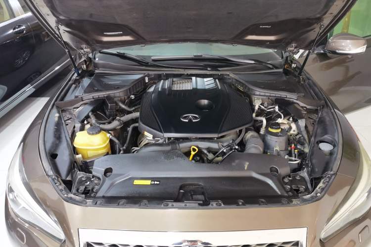 Used JAC Refine M4 2019 Business & Travel Series 2.0L Manual Comfort Model China V Standard Engine Bay
