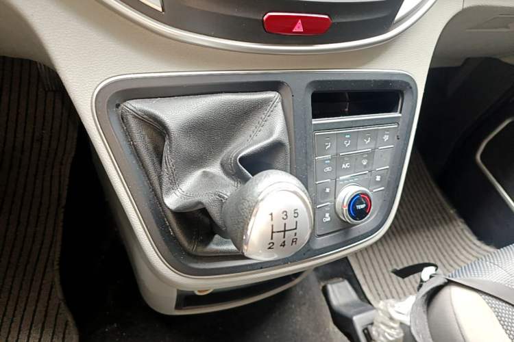 Used JAC Refine M4 2019 Business & Travel Series 2.0L Manual Comfort Model China VI Gear Lever