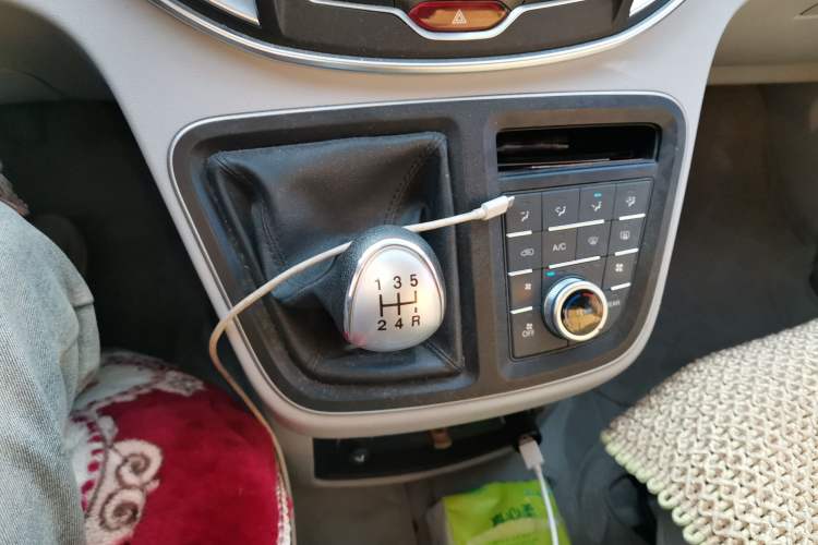 Used JAC Refine M4 2019 Joyful Series 2.0L Manual Business Model China VI Gear Lever
