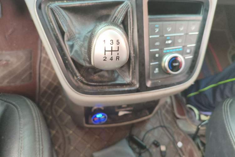 Used JAC Refine M4 2019 Business & Travel Series 2.0L Manual Comfort Model China VI Gear Lever