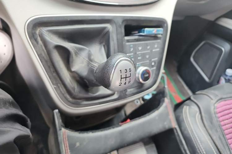Used JAC Refine M4 2019 Joyful Series 2.0L Manual Comfort Model China VI Standard Gear Lever