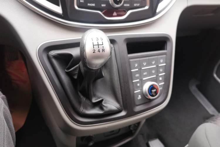 Used JAC Refine M4 2019 Business & Travel Series 2.0L Manual Comfort Model China V Standard Gear Lever