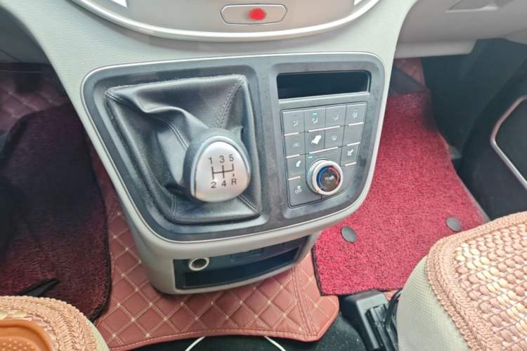 Used JAC Refine M4 2019 Business & Travel Series 2.0L Manual Comfort Model China VI Gear Lever