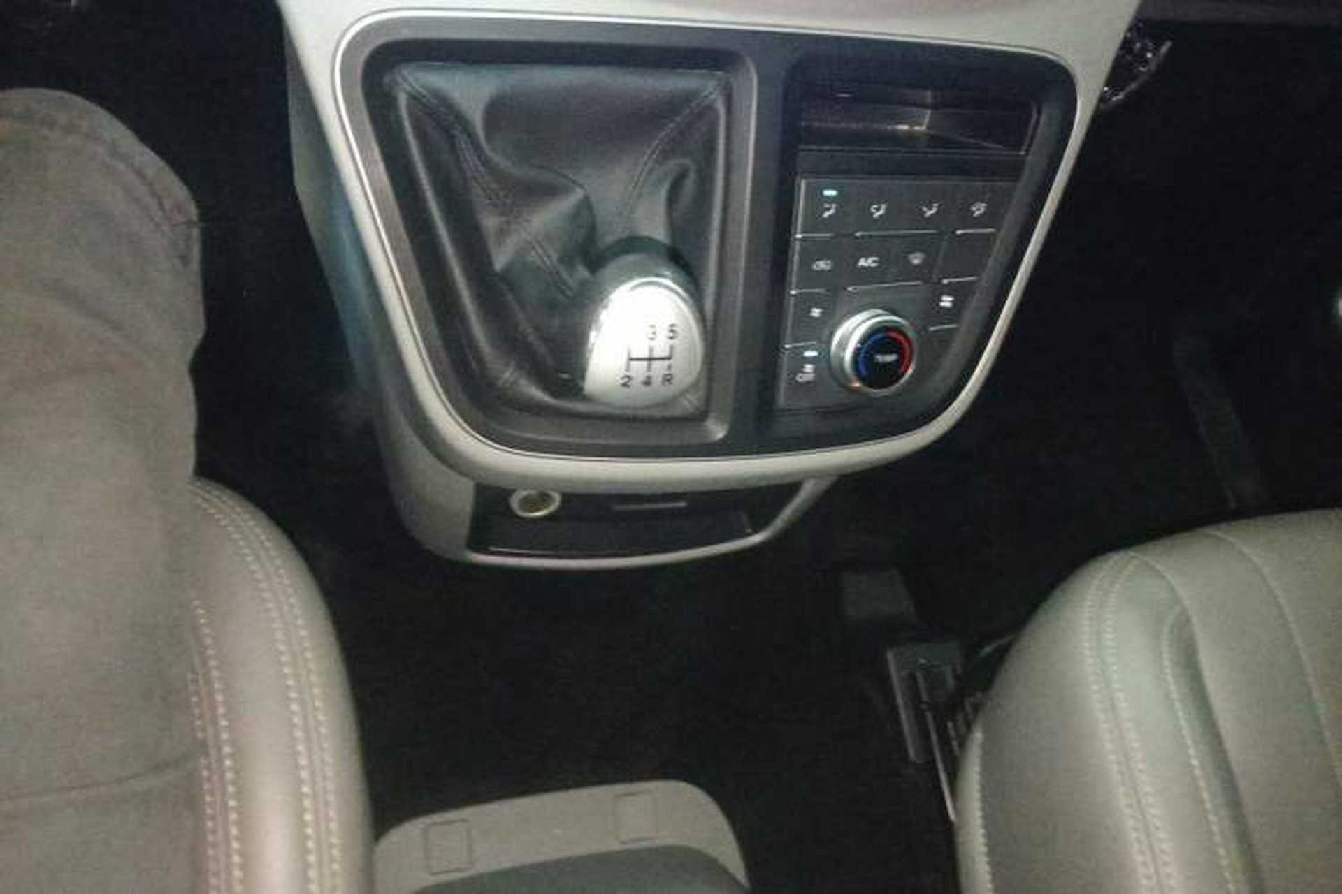 Used JAC Refine M4 2019 Business & Travel Series 2.0L Manual Comfort Model China VI Gear Lever