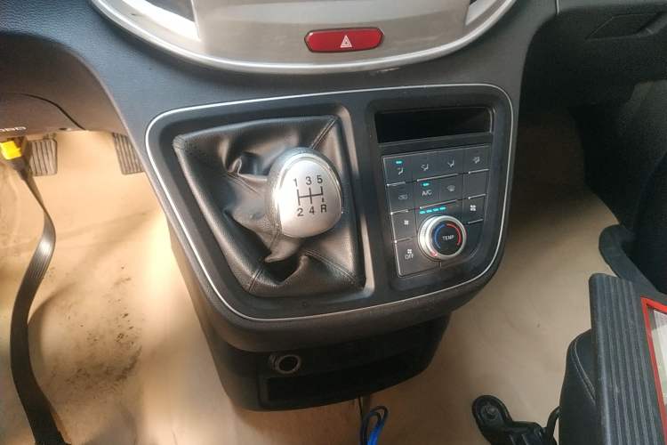 Used JAC Refine M4 2019 Business & Travel Series 2.0L Manual Speed Edition China VI Standard Gear Lever