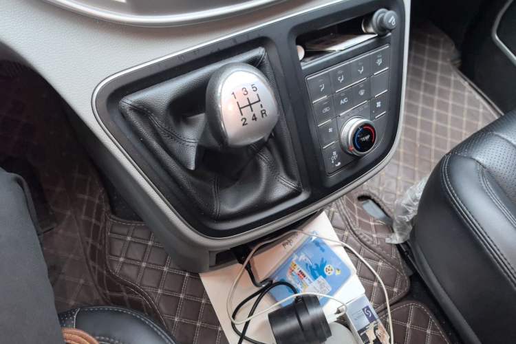 Used JAC Refine M4 2019 Business & Travel Series 2.0L Manual Comfort Model China VI Gear Lever