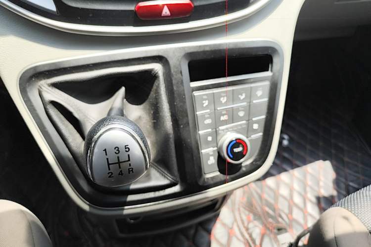 Used JAC Refine M4 2019 Business & Travel Series 2.0L Manual Comfort Model China VI Gear Lever
