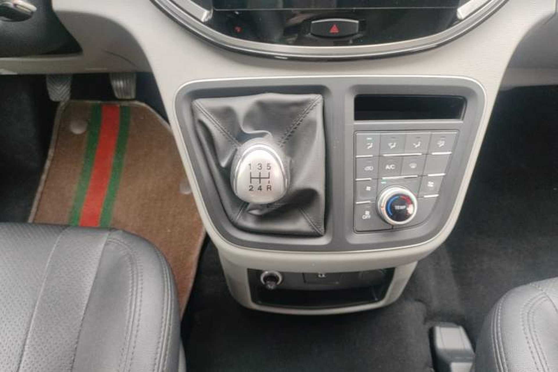 Used JAC Refine M4 2019 Business & Travel Series 2.0L Manual Comfort Model China VI Gear Lever