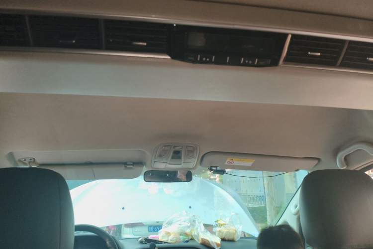 Used JAC Refine M4 2019 Business & Travel Series 2.0L Manual Comfort Model China VI Headliner