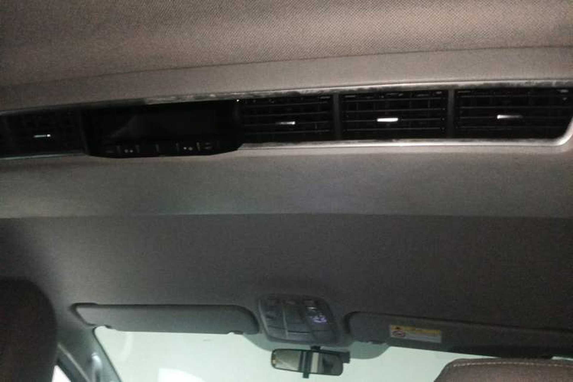 Used JAC Refine M4 2019 Business & Travel Series 2.0L Manual Comfort Model China VI Headliner
