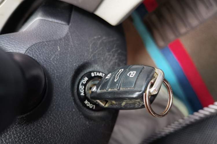 Used JAC Refine M4 2019 Business & Travel Series 2.0L Manual Comfort Model China V Standard Interior 1