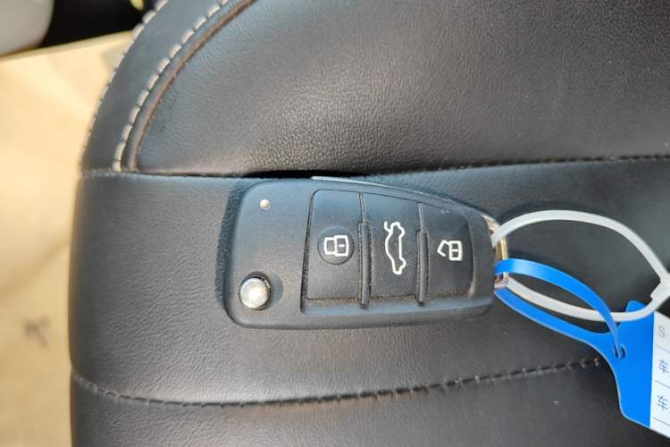 Used JAC Refine M4 2019 Business Series 2.0L Manual - China VI Standard Interior 1