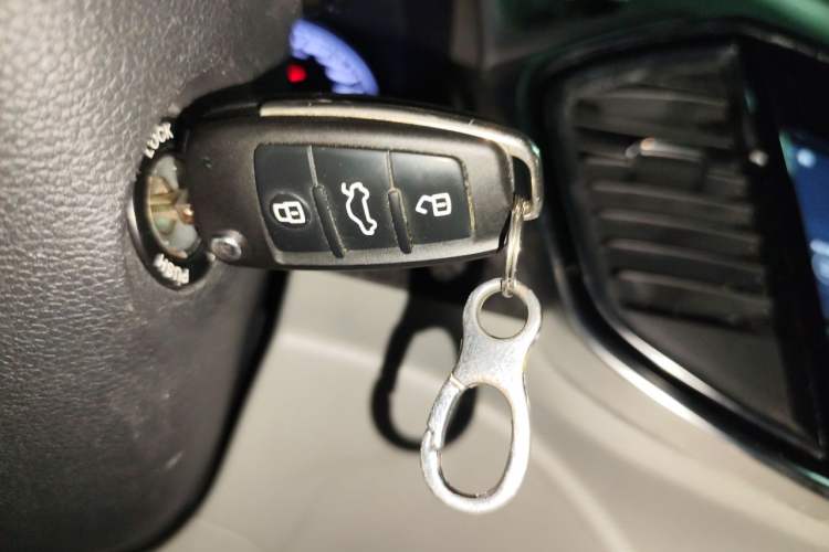 Used JAC Refine M4 2019 2.0T DCT Executive Edition Interior 1