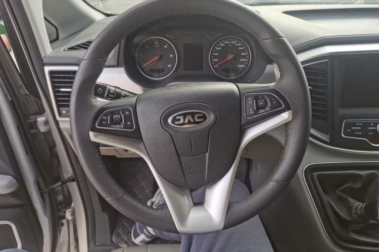 Used JAC Refine M4 2019 Business Series 1.9T Diesel Manual Business Edition Interior 2