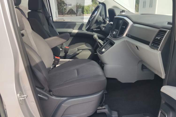 Used JAC Refine M4 2019 Business Series 2.0L Manual - China VI Standard Interior 2